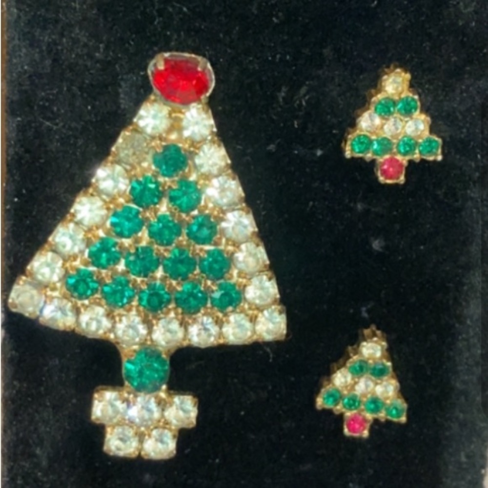 VINTAGE RHINESTONE CHRISTMAS TREE PIN AND EARRINGS SET